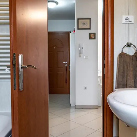 With A Parking Space - 21369 Pula